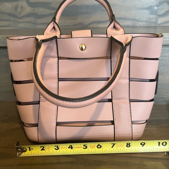 Soft Pink bag with crossbody strap - Picture 7 of 15